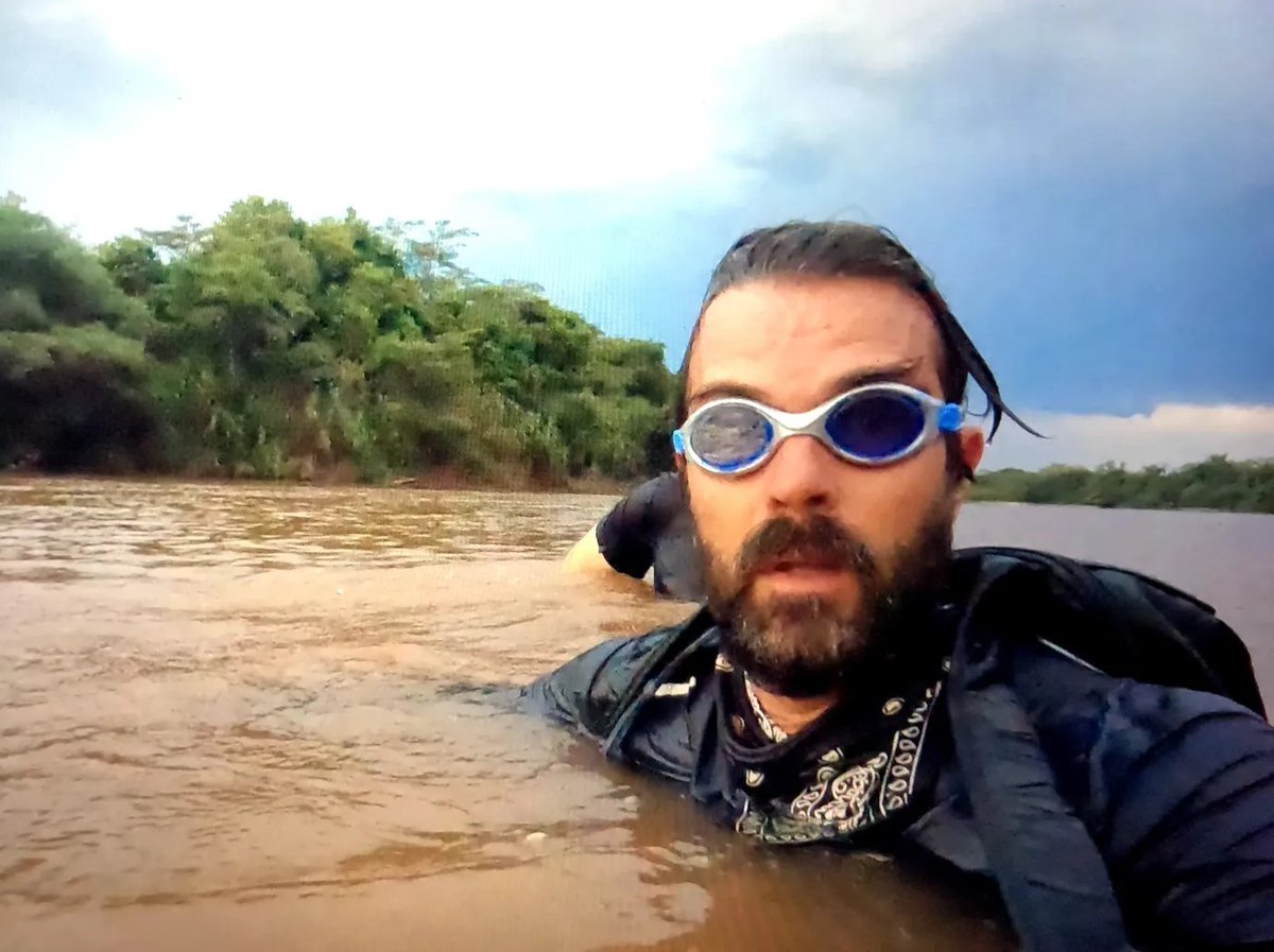 expfilms's tweet photo. Dia dos Povos Indígenas – Rondonópolis, MT, 2022.
As margens do Rio Vermelho converso com o Cacique Valdemar Borobó, da etnia Bororo, que conta como se deu a exploração Bandeirantes . 

 "Expedicionários do Brasil" - Rumo ao Oeste, episódio 3. https://t.co/woltZQ4d6o