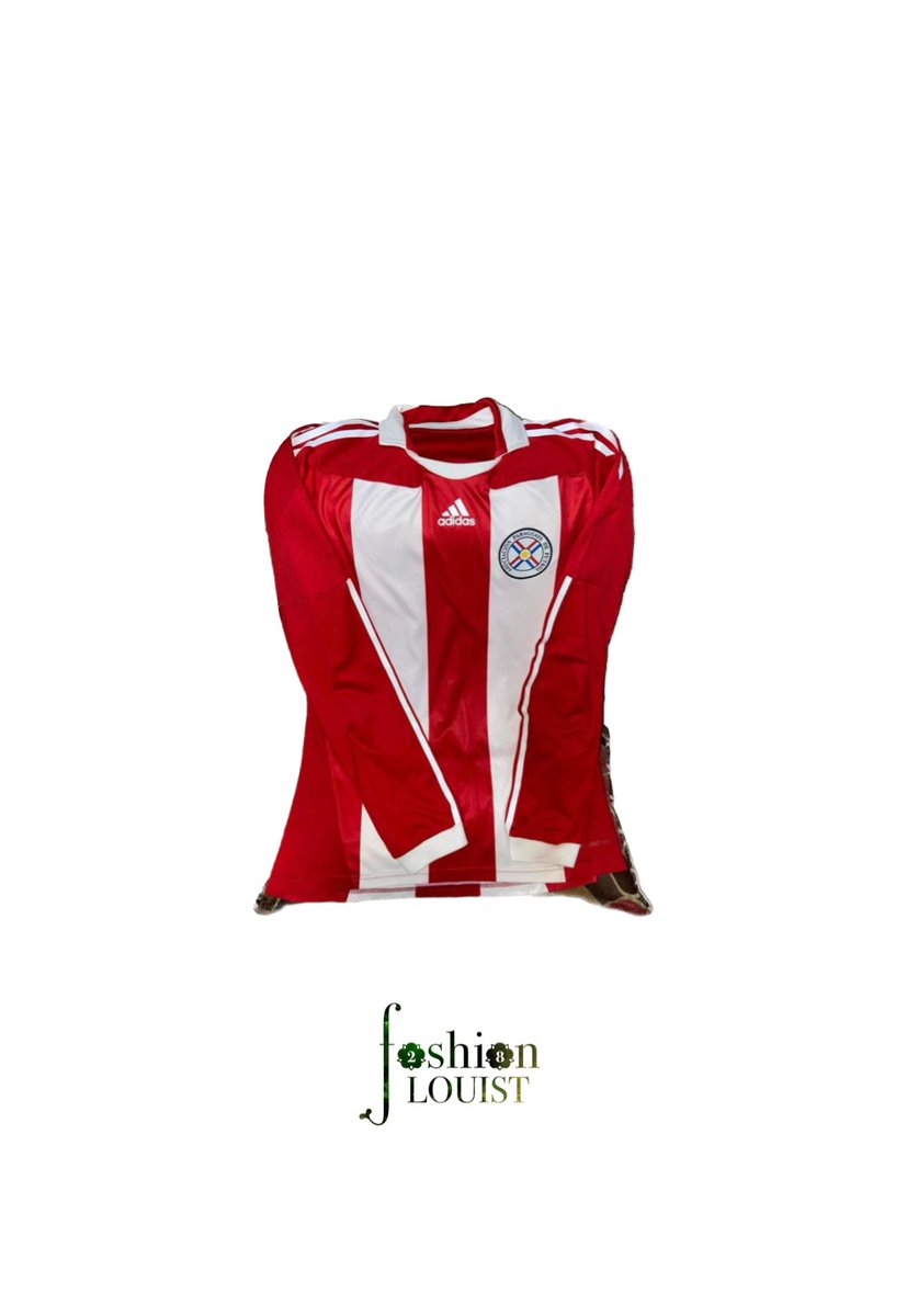 fashionlouist's tweet image. Louis wore a Paraguay Long-Sleeved Jersey gifted to him by his Paraguay Fanclub during his visit to the country the past May 19th on a recently shared picture.

A mix of bright red and white, this jersey showcases a classic collar and long sleeves.