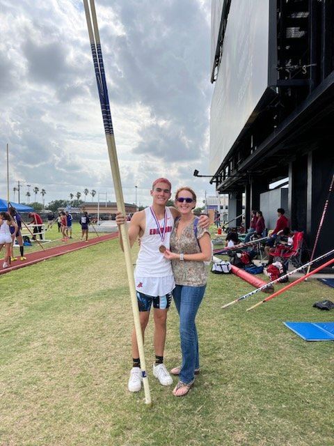 EHSBoysTrack's tweet photo. Regional Qualifier!!!
Warren Villarreal with a 4th place finish in the pole vault! Congratulations! Great job kid! #BobcatPride #RepTheE #Yeah https://t.co/HcBIb6QD5E