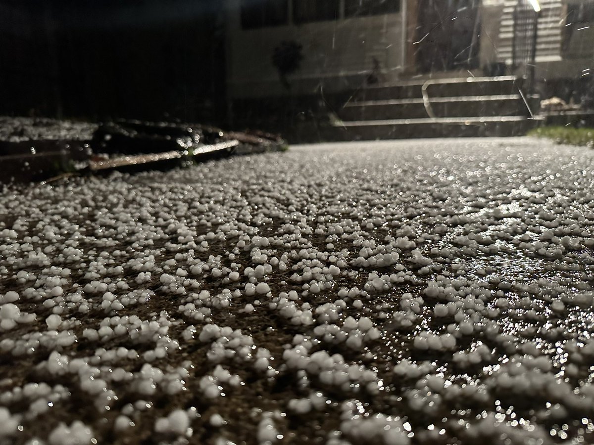 CrowemanDan's tweet photo. April hail in North Minneapolis @kare11wx https://t.co/pqPWNMUCY6