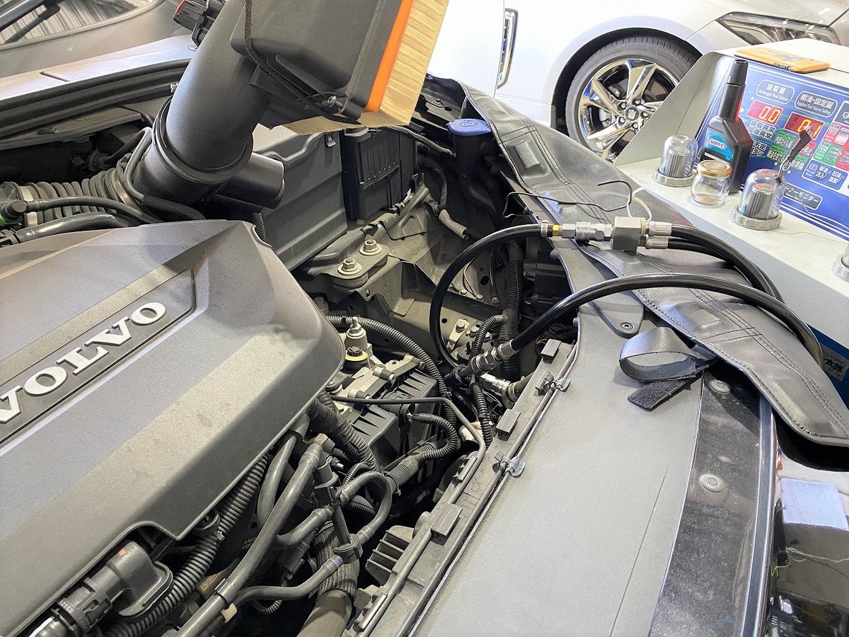 ysgarage's tweet photo. ボルボV60　FB4164T
トランスミッションセイノウテイカ表示あり
10万km走行オーバー
変速ショックあり
オイル漏れありのフルコース

変速ショック→トルコン太郎でDCTオイル圧送交換で解消
オイル漏れ→ストップリーク添加剤で対応可能！ https://t.co/IHw9LZWDMO