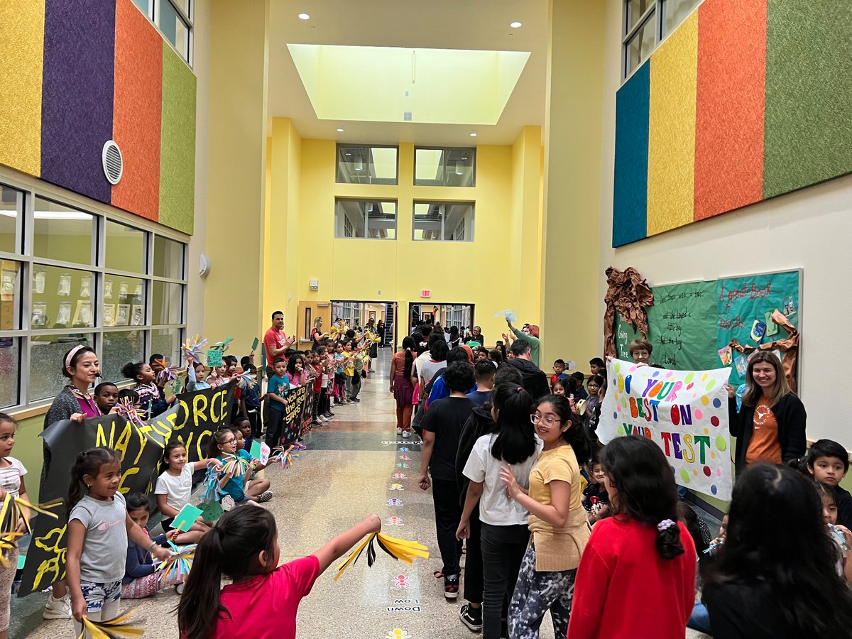 PadronBadgers's tweet photo. We cheered for our students and encouraged them to do their best on the STAAR!🌟🌟🌟 GO BADGERS!💛🦡🐾
#WeAreAISD #AISDProud 
@katrinabailey08 https://t.co/IpeRrzQ0FL
