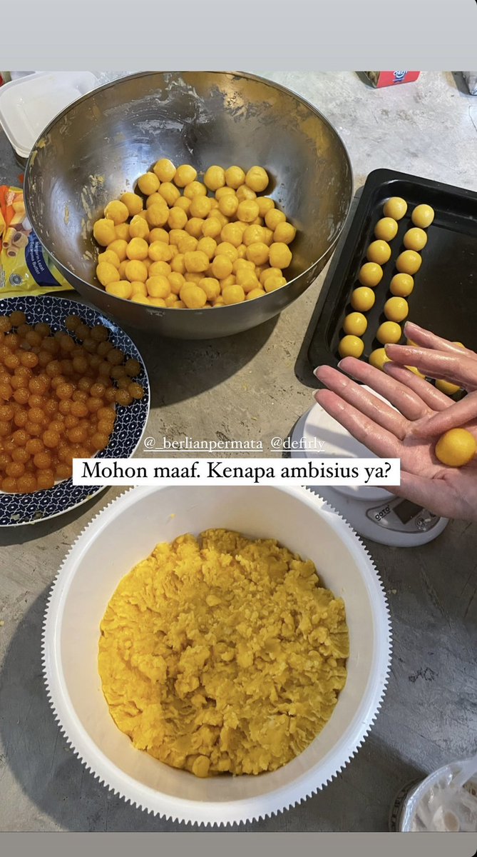 DeFirly's tweet photo. aku bikin nastar ✨ https://t.co/SDbm4EtQ12
