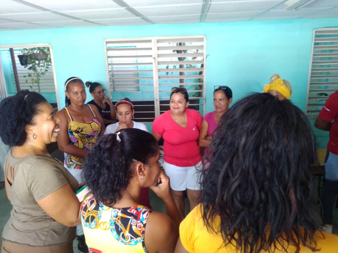 ObservatorioSLC's tweet photo. Excelente oportunidad 👌
Capacitación a los trabajadores Sociales que participarán en la Encuesta , con la Especialista Ana Yadira, del @ObservatorioSLC y Claustro del Ipel Santiago de Cuba
Muy preparados y fuertemente implicados y deseosos de trabajar desde la investigación. https://t.co/uMQxH2gsrH