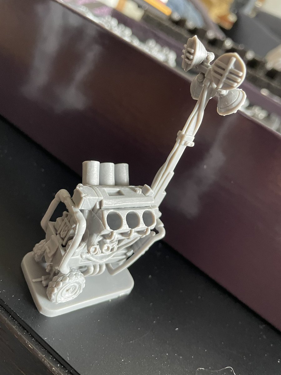 MUCHIWO_GAME's tweet image. 朝から覚えのない荷物が届いてなんだろ？🤔って思ったら、クラウドファンドで@Asobition1さんから支援購入したDBDボードゲーム日本語版だった！🤩
駒のミニフィギュアから、全体のデザイン、ゲーム内容まで滅茶苦茶出来良くて、鯖鬼駒20体で15000円とか激安では？🥳
#DBD #DBDBoardGame #ボードゲーム