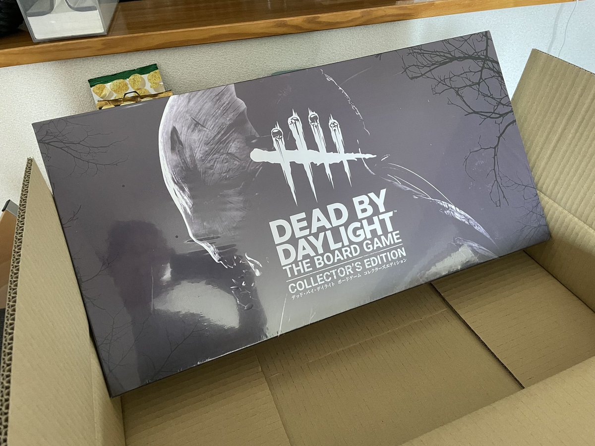 MUCHIWO_GAME's tweet image. 朝から覚えのない荷物が届いてなんだろ？🤔って思ったら、クラウドファンドで@Asobition1さんから支援購入したDBDボードゲーム日本語版だった！🤩
駒のミニフィギュアから、全体のデザイン、ゲーム内容まで滅茶苦茶出来良くて、鯖鬼駒20体で15000円とか激安では？🥳
#DBD #DBDBoardGame #ボードゲーム