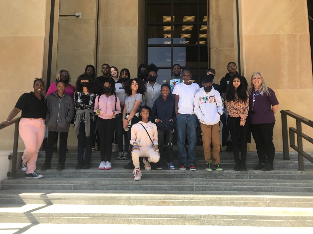 TB4Kids's tweet photo. Thanks to @rvalibrary for providing a wonderful experience for my book club and chess club students who took a field there today. @MLK_Titans students enjoyed the Lego robotics activity and the tour. #BooksMatter @rps_libraries https://t.co/OXmBwNdYOx