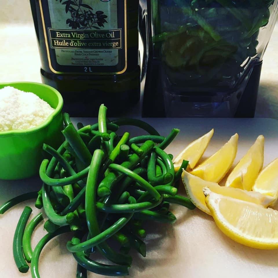 IRsweetcorn's tweet photo. Itโs #NationalGarlicDay and we need to celebrate! #garlic #scapes #pesto #fresheating #cooking https://t.co/V6QFLquihT