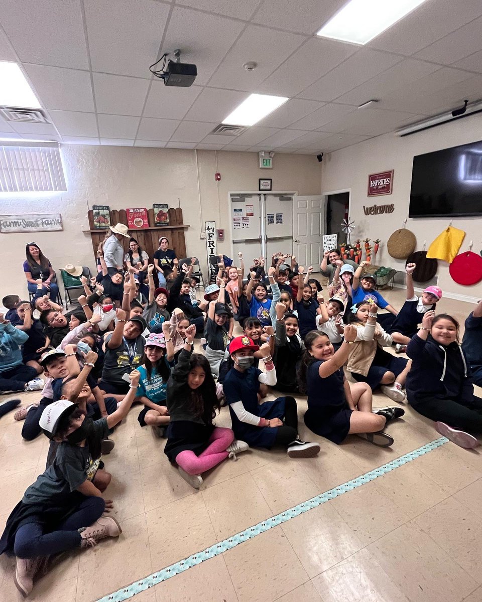 UCFarmSmart's tweet photo. Thank you to all the schools who brought their classes to explore Vegetable Adventures! Students and Staff from around the Imperial Valley were able to learn what plants need to grow. They discussed where our water comes from, different soil types, and where seeds come from! https://t.co/ZjJdWoomFJ