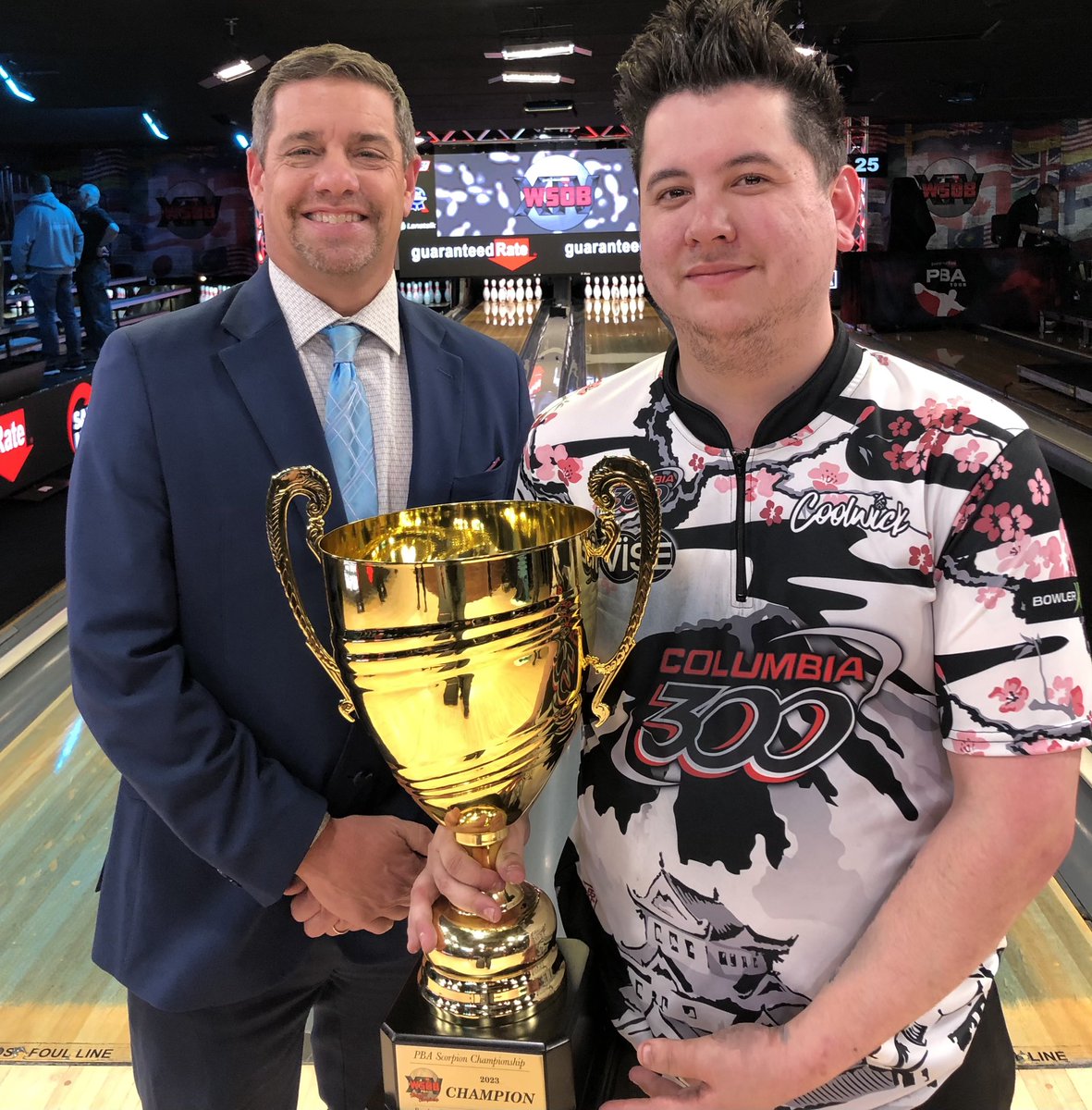 DaveRyno12's tweet photo. Congrats to @jakobbutturff12 for winning his 8th career title out dueling superstar @ejt300 @FS1 @PBATour more great bowling tonight 7 pm ET #SharkChampionship #WSOBXIV @Stone8RP @MissPressler #PBATour https://t.co/Zw4CLNxDLj