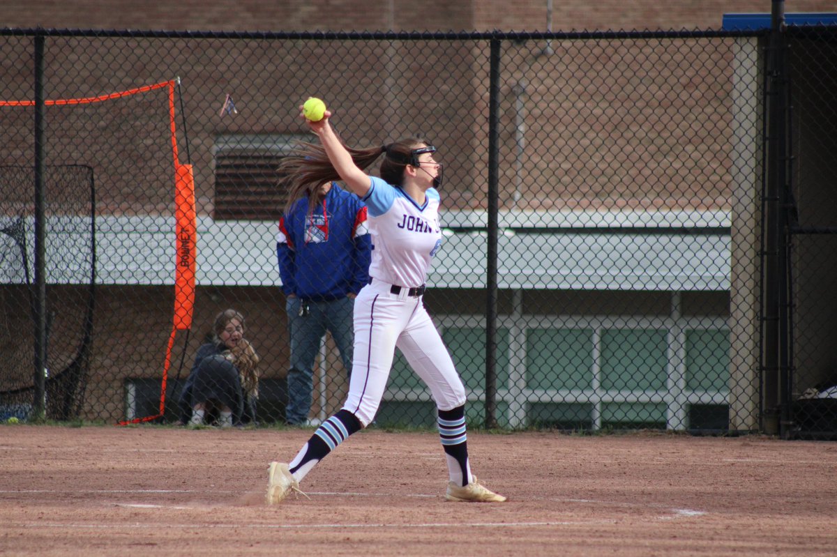 JjhsSoftball's tweet photo. No game today, but game day energy always 🔥📸

@AngiolettiHope @makenzy_lynch @MorganDoughty @BarosaNicole https://t.co/pd5OfL1m1n