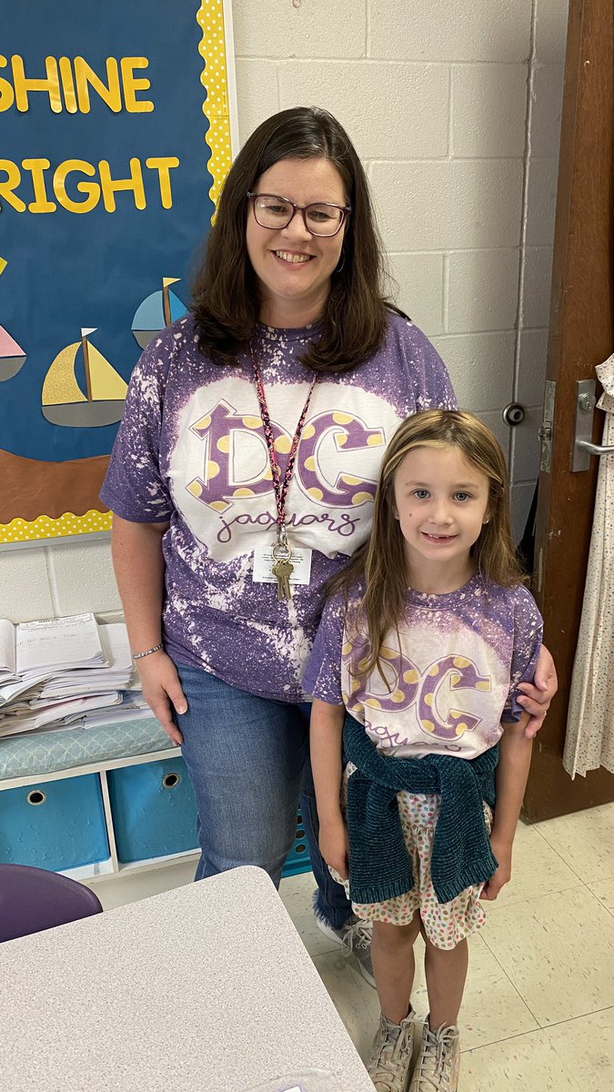hamm_april's tweet photo. We wore purple today to honor our military @TweetDCS_DCPS . https://t.co/NTzarmsPQ9