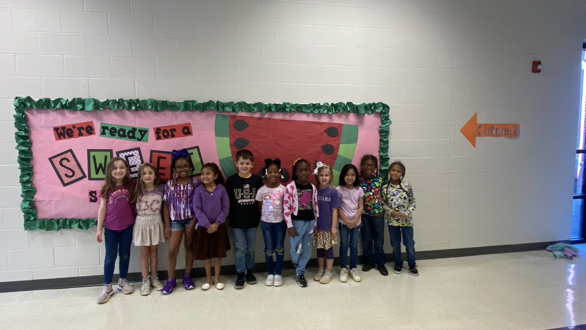 hamm_april's tweet photo. We wore purple today to honor our military @TweetDCS_DCPS . https://t.co/NTzarmsPQ9