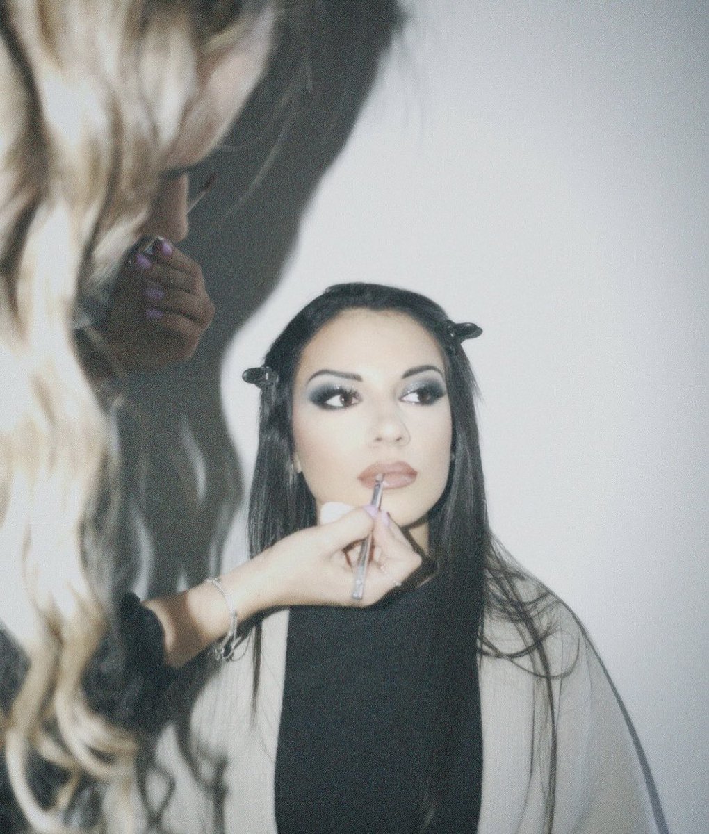 marianaarocha8's tweet photo. MY WORK ⚡️ #makeupartist https://t.co/PRIrWUEkmH