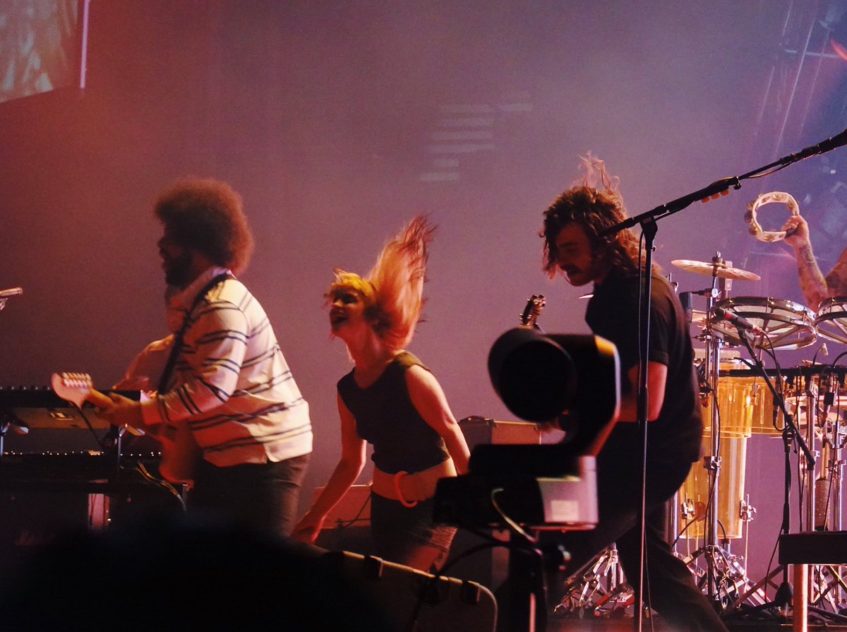 sineadwmustdie's tweet photo. they’re all having the best time 🥲‼️ 

#paramore #paramoreManchester https://t.co/zo3IdNFwFT