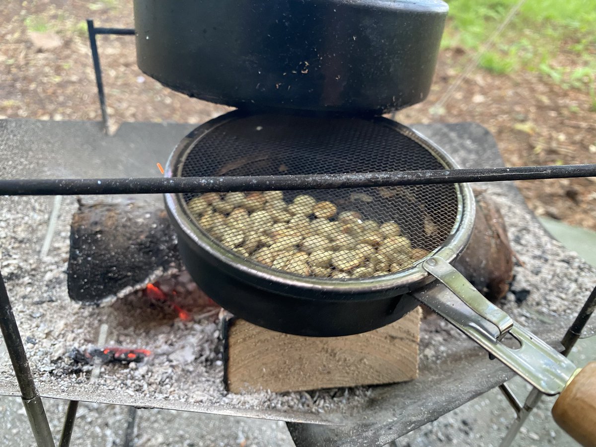 JB74W_RSC's tweet photo. それではいつものようにコーヒー豆煎ってきますよ〜
先日仕上げたククサのデビューです。
#キャンプの朝 #キャンプコーヒー #コーヒー #coffee #campmorning #朝コーヒー #珈琲焙煎 #焚き火 #焚き火料理 #キャンプ場 #neguracampground https://t.co/VCp2mRKo07