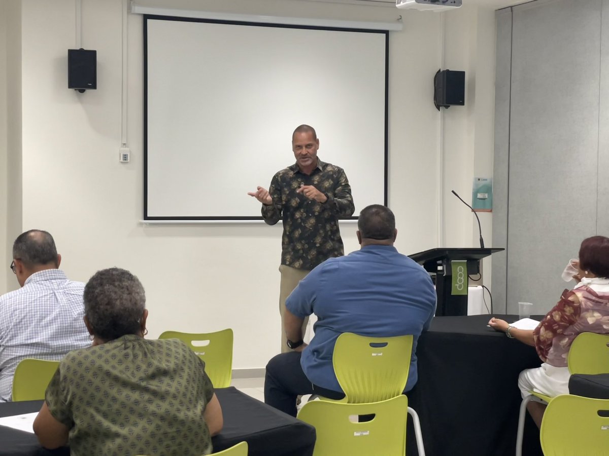 fidecooppr's tweet photo. 🏡¡Viviendo el Cooperativismo!
En #FIDECOOP - #EmprendeCoop conversamos con #ComisionDeVivienda @ligacoop sobre independencia energética ⚡️🔌 para este sector q acoge a la población +vulnerable.
Gracias a @IRECUSA y #REMCoop por el compromiso.
#QueremosInformarteCDBGDR https://t.co/KFXTWKRdPT