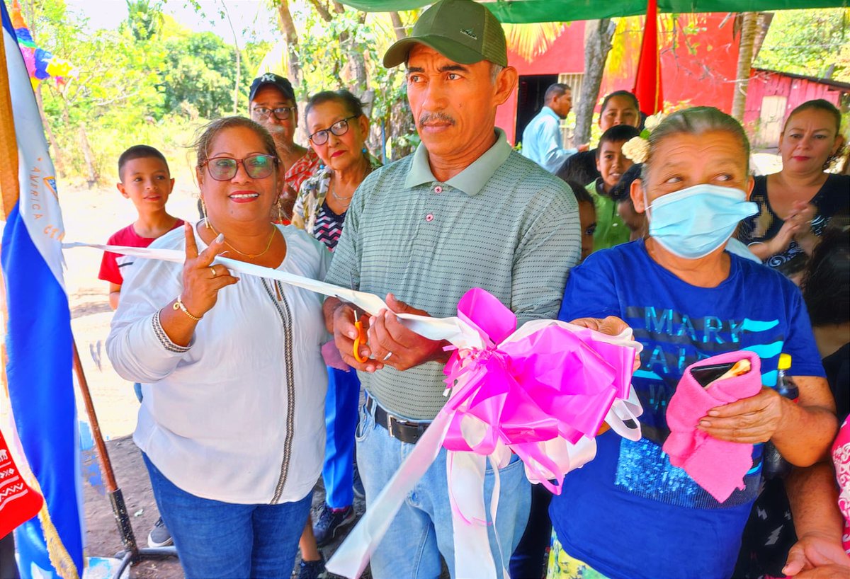 En Nagarote llevando el vital liquido a través de Pozo Comunitario a las familias de la Comunidad San Isidro , en el Día Nacional de la Paz en Nicaragua .

#LaPazNuestraVictoria
#LeónRevolución