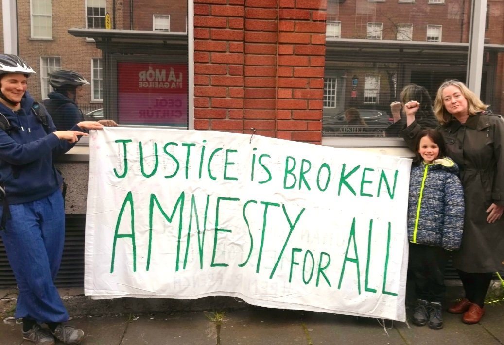 SocialRightsIRL's tweet photo. Protest against our racist asylum system continues at International Protection Office, Dublin where a growing number of Black and Brown refugees are left on the streets without even a roof over their heads. We need #HomesForAll and an #IrelandForAll in a #BorderFreeWorld! https://t.co/XlwWKBnbFQ