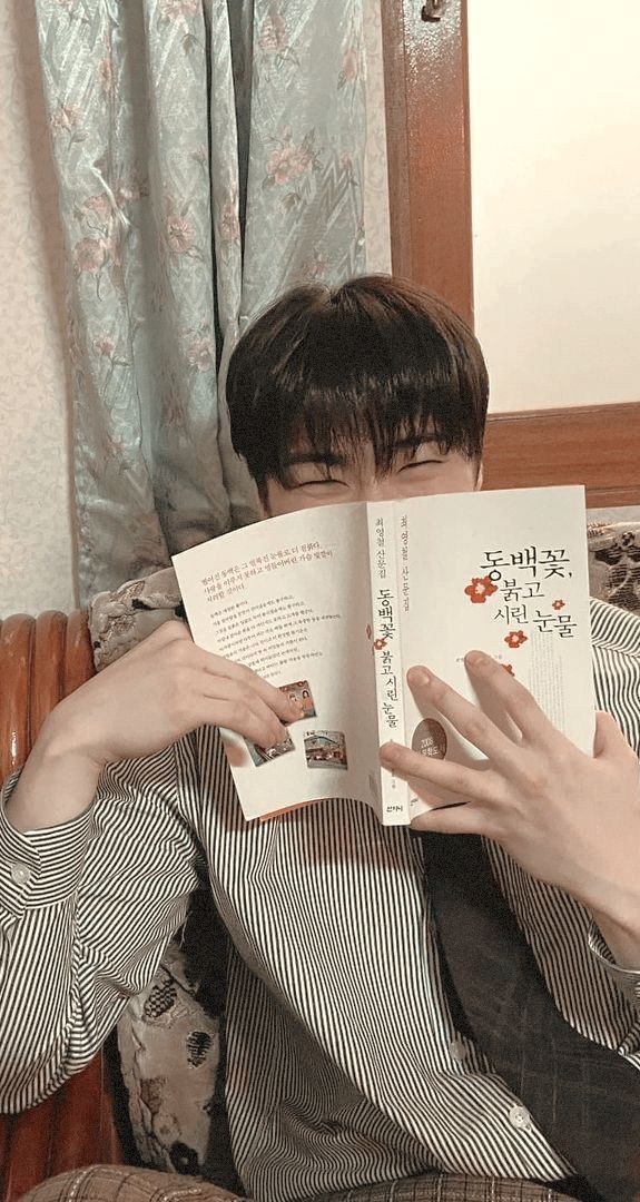 مونبین از اونایی بوده که با چشماش میخندیده :)
Rest in peace
#MOONBIN
 Astro
