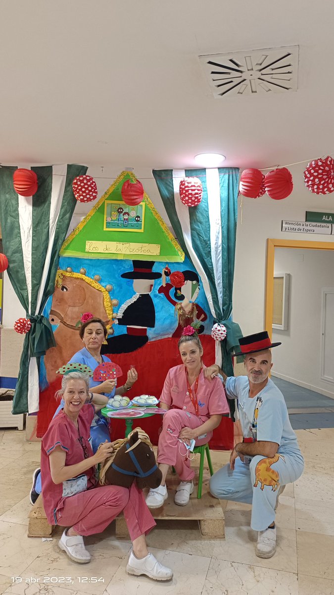 db_paco's tweet photo. El Equipo Docente de la Escuela del Hospital Infantil @HospitalUVRocio ya hemos montado nuestra caseta en la entrada del hospital. La vida es lo que es...pero con alegría es mejor. 🎠🎢💃 https://t.co/hYTYLF31wX