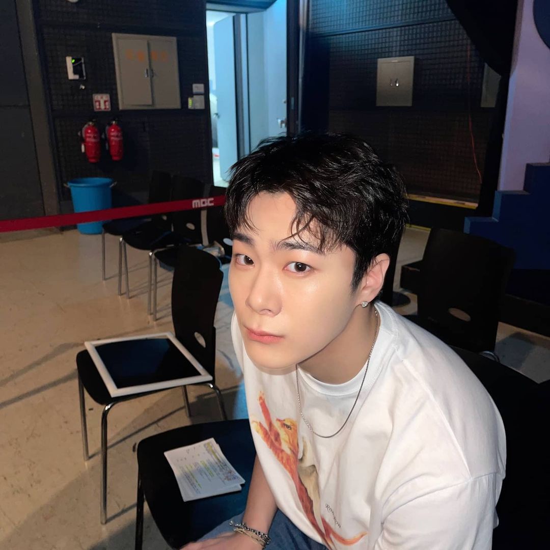 tengantenk's tweet photo. rest in love, moonbin. https://t.co/3m2XEhX0aP