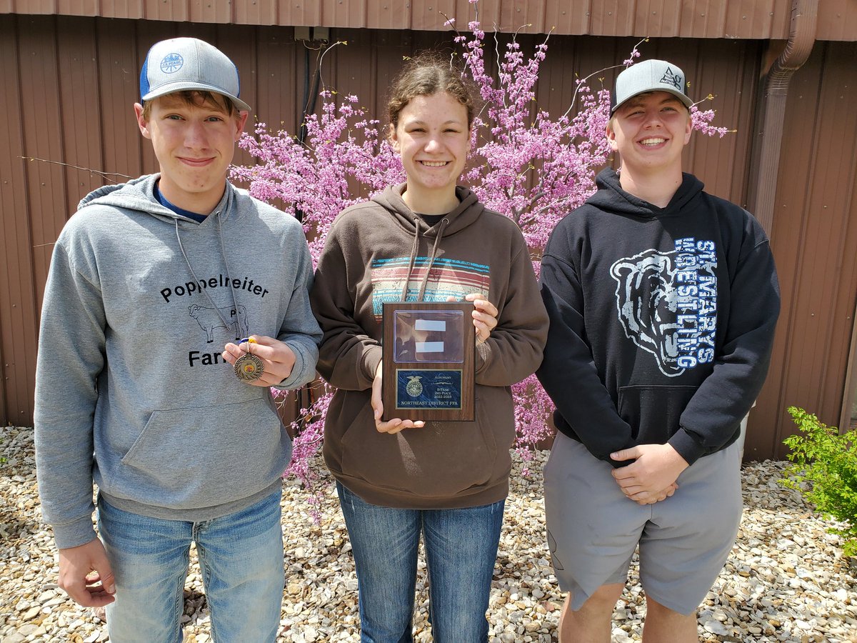 LukertLovesAg's tweet photo. 2nd Place B team Agronomy! Peyton Poppelreiter was 4th and medaled. Madelyn Heigert stood 6th and Jacob Fields took 8th. Congratulations Bears! 🐻 @SMJSHSBearsKS https://t.co/Nasvgzb7Du