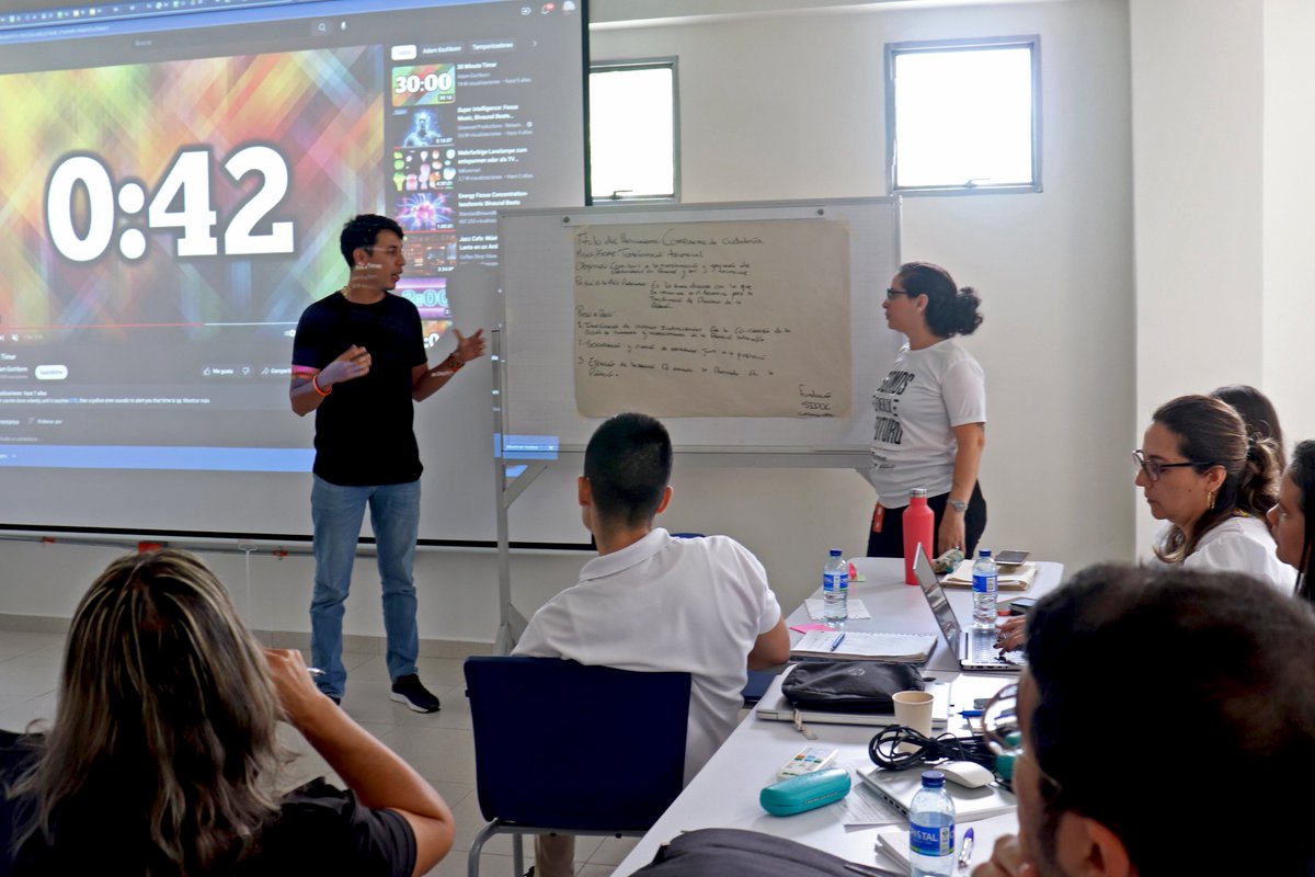 FunCarvajal's tweet photo. 2 jornada #Hackaton #Quidlab @BancoMundial. Los jóvenes iniciaron la construcción #Historias para nueva novela gráfica Torneo #Evoke2023 sobre #CambioClimático y #Pobreza.
@worldvision @Comfama @InnpulsaCol
#IWOKA #dkkimfoundation @sidocfundacion
@SaldarriagaConc @UnitedWayCO https://t.co/lBJwZcP3E3