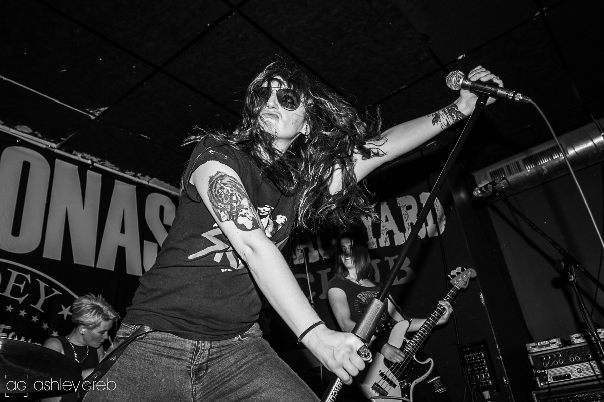 ashleygrebphoto's tweet photo. A really wonderful evening of guilty punk pleasure.
@Ramonas_uk
Don't Panic Essen - 19.04.23
#theramonas #ramonas #cloey #rohnny #peepee #skitchy #theramones #ramones #punk #punkrock #livemusic #bwphotography #photooftheday #photography https://t.co/hEwJY2RgZO