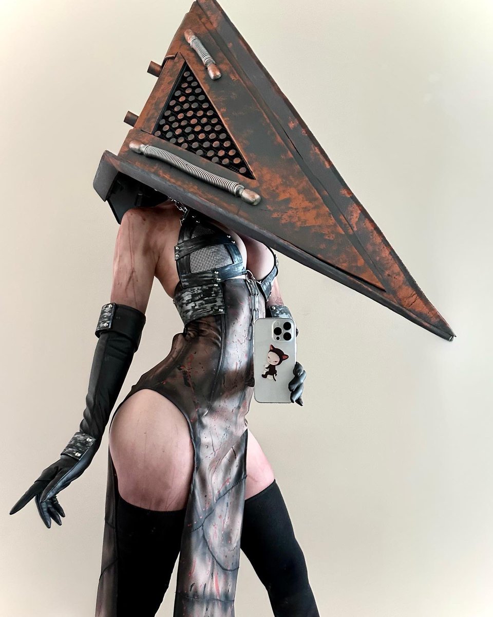 pyramid mommy https://t.co/r5EOkgIZUc