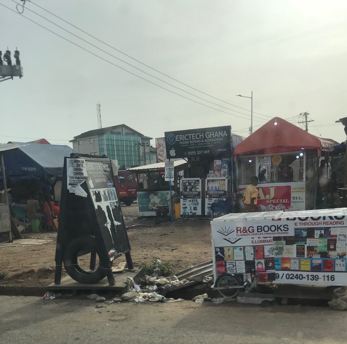 AwaziAnge's tweet photo. AMA EVICTION EXERCISE NOT SUCCESSFUL AS TRADERS RETURN ON THE PREMISE 
Street hawkers and traders return to the kotobabi, Spintex premise after being evicted a year ago by the Accra Metropolitan Assembly (AMA).
@TDzineku 
@kodwoboateng 
@nmediacourse https://t.co/69GogE3Q2p