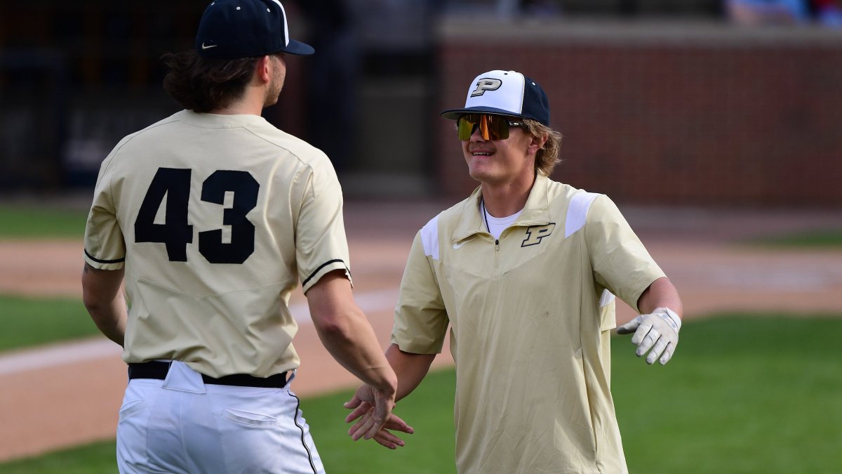PurdueBaseball's tweet photo. Good as Gold on  a 75-degree night at Alexander. #BoilerUp 🟡⚫️

📸 @jmurray208 https://t.co/wyxvizNGT9