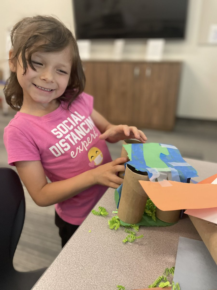 msmaxwell20's tweet photo. It was so fun to watch these girls get creative today! The only direction was to build a castle! @NickpettitNKC @MrsJoyce_PreK @MaplewoodElemen @NKCSchools https://t.co/kvefaBOMiR