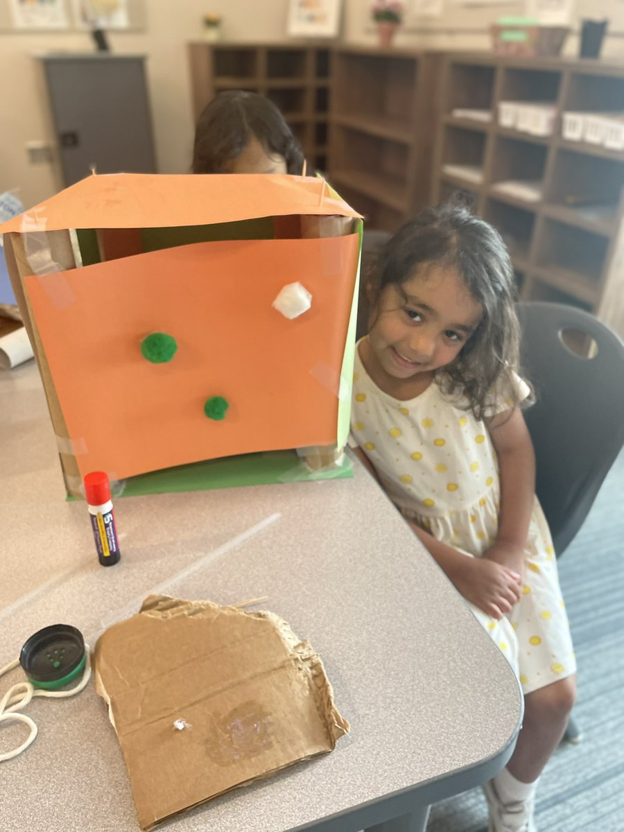 msmaxwell20's tweet photo. It was so fun to watch these girls get creative today! The only direction was to build a castle! @NickpettitNKC @MrsJoyce_PreK @MaplewoodElemen @NKCSchools https://t.co/kvefaBOMiR