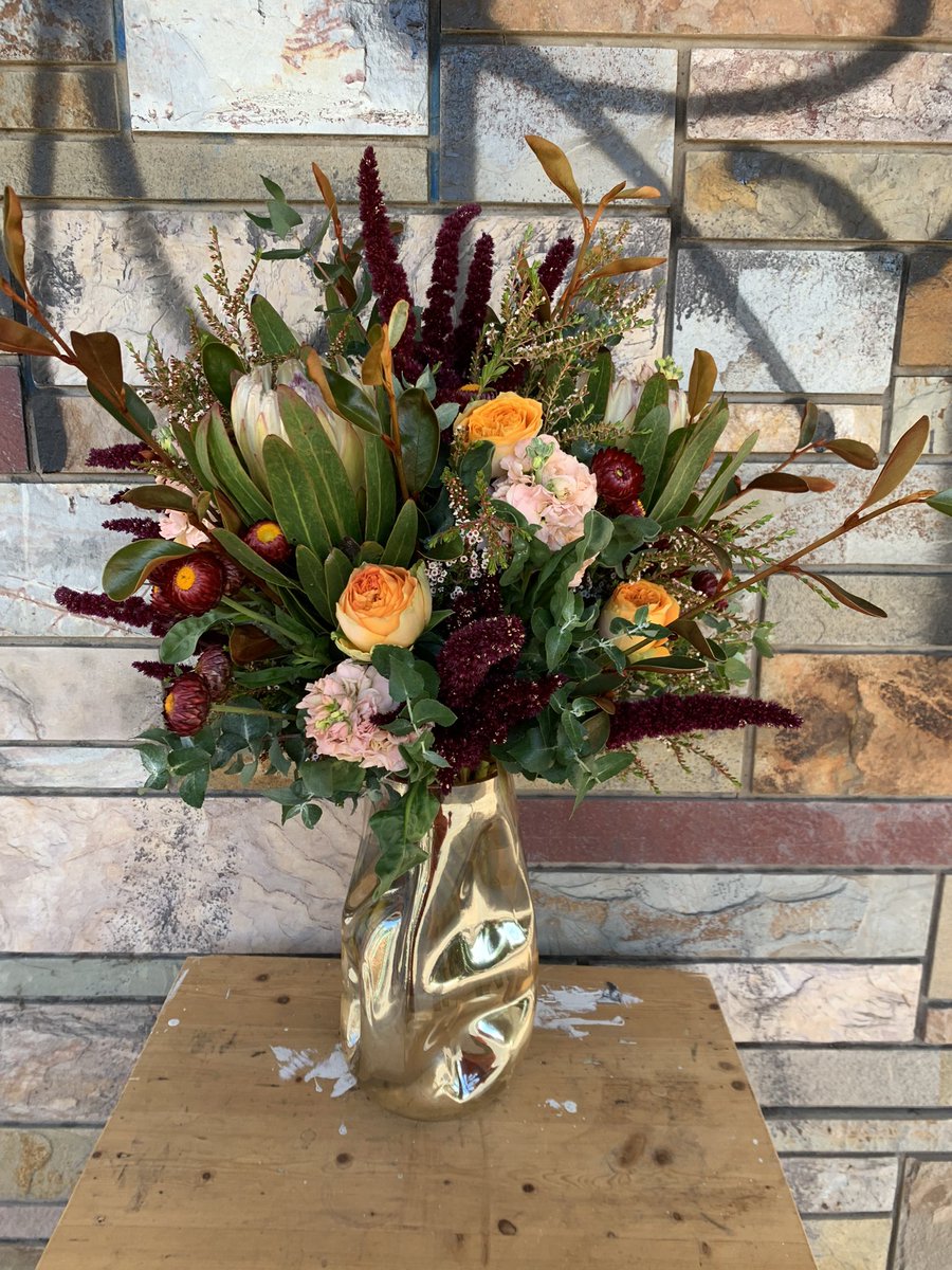 alidogood's tweet photo. I don’t tweet much but here is a lovely bouquet I made the other day https://t.co/GAS9gfRZC3