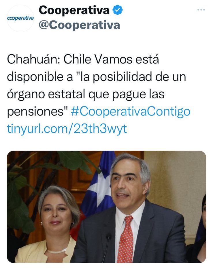 PamJiles's tweet photo. Qué dice el senador @chahuan? Es verdad q va a apoyar el plan del Gobierno para enajenar los ahorros previsionales de l@s trabajador@s?
Eso significa que “tú platita ya no será tuya” y la usarán de caja pagadora del gobierno de turno.
Exige tú #SextoRetiro.
@alvarez_monse https://t.co/7mqPbIv8V0
