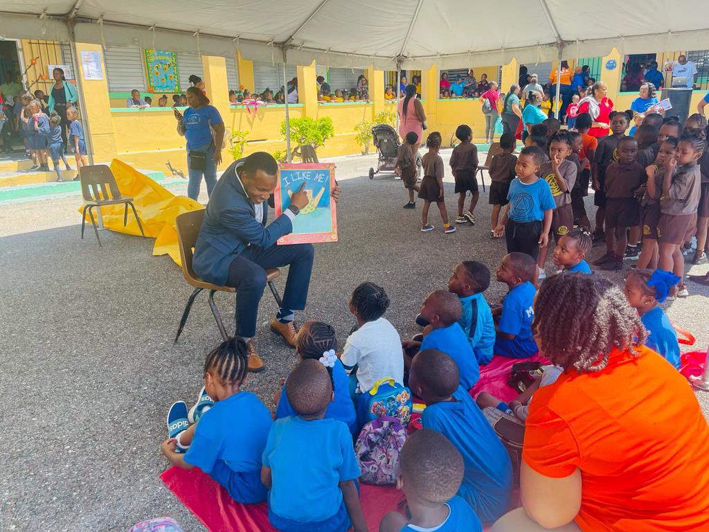 FergusonDangelo's tweet photo. Today I was given the opportunity to read at The Early Childhood Preschool  Financial Literacy Fair.

It was a joy reading the book titled "I LIKE IT” to the young bright minds of Centerville Primary Preschoolers.

#literacy #storytime #Bahamas https://t.co/eWZHKX5Si1