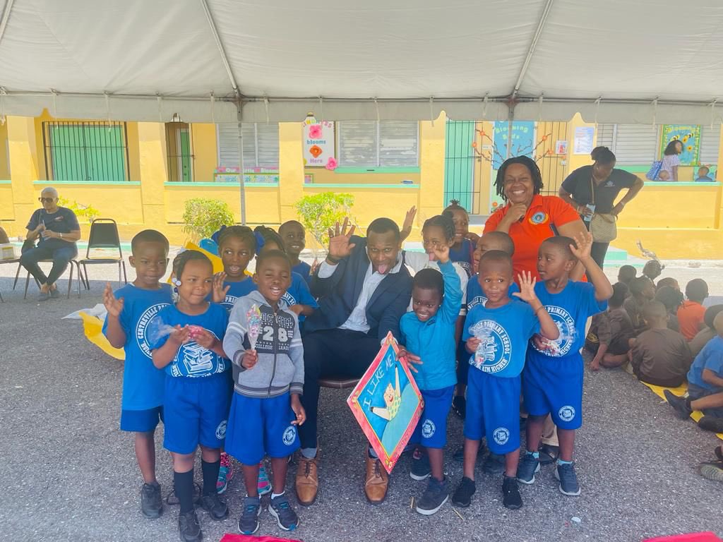 FergusonDangelo's tweet photo. Today I was given the opportunity to read at The Early Childhood Preschool  Financial Literacy Fair.

It was a joy reading the book titled "I LIKE IT” to the young bright minds of Centerville Primary Preschoolers.

#literacy #storytime #Bahamas https://t.co/eWZHKX5Si1