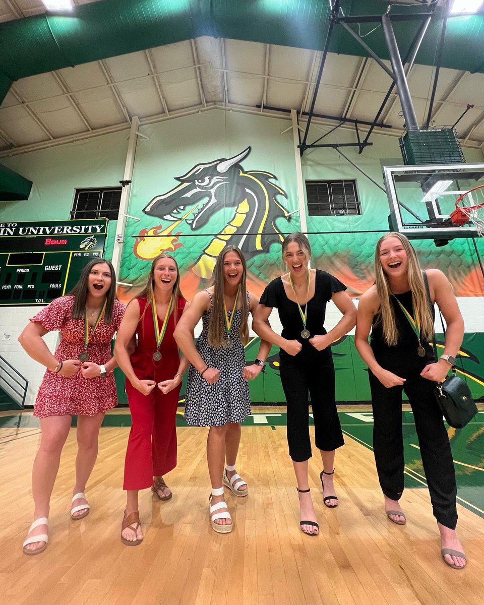 TiffinUSoftball's tweet photo. SMART GONS 🔥 congrats to our seniors graduating as Scholar Athletes! We are so proud of you! https://t.co/1FGY0Xt5Au