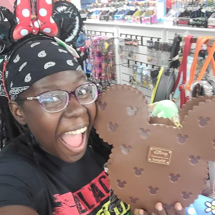 greenlotusdream's tweet photo. Weโve heard a few of yโall squeal in here! ๐คฃ itโs 100% acceptable!!!๐๐ผ๐
#aahhhh #loungefly #loungeflydisney #loungeflyears #minniemouse #loungeflycollector #loungeflyaddict #loungeflystyle #hinesville #fortstewart #ftstewart #shopsmall #supportadream #greenlotusdreams https://t.co/eqXvjgZcag