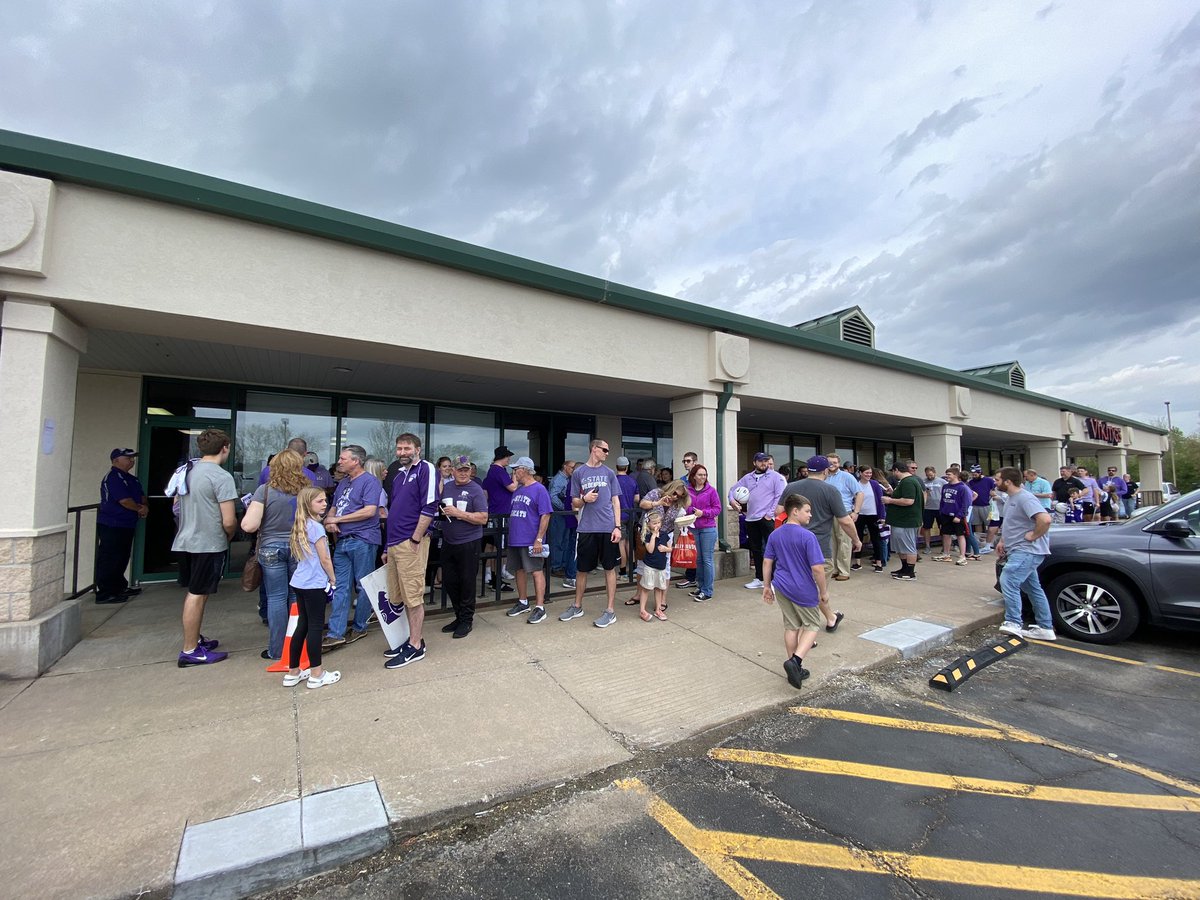 Wildcat NIL on Twitter "RT glenn_kinley Line out the door here at Vikings Grille in Topeka as