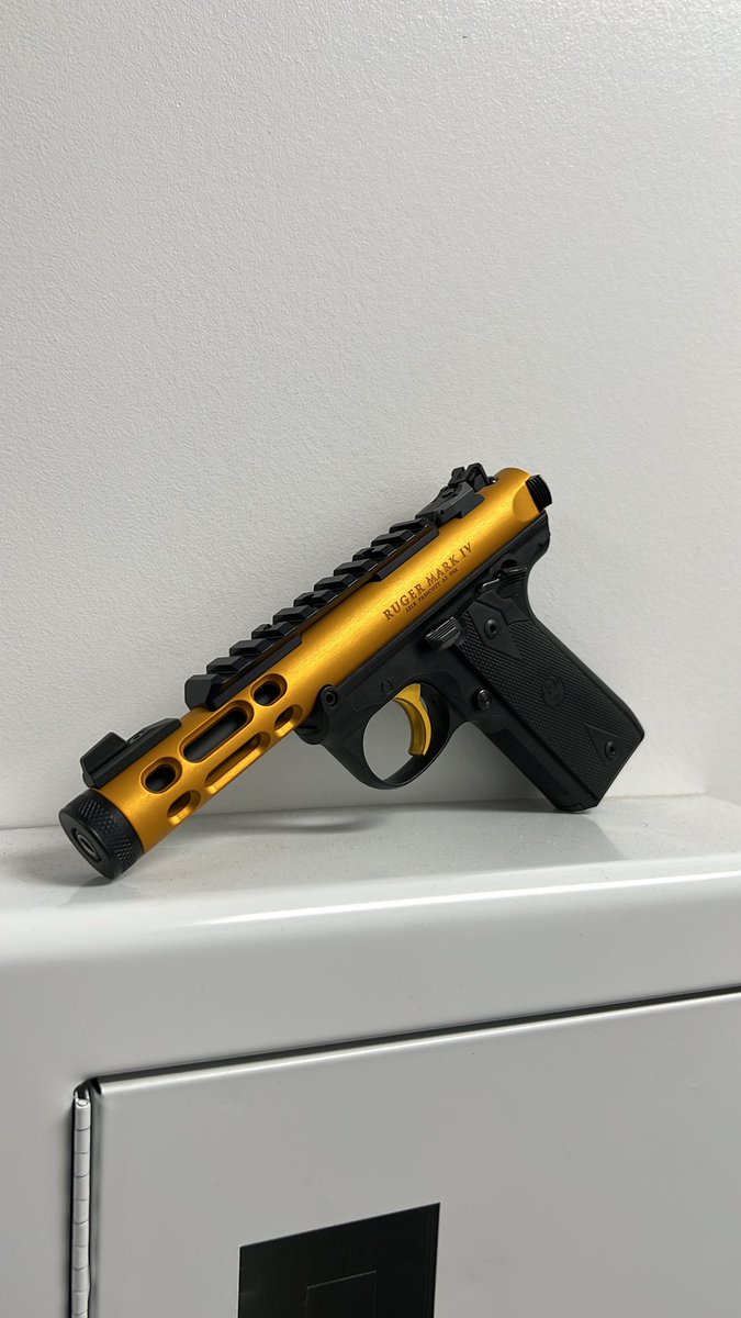 TSRQC's tweet photo. Ruger MKIV with a threaded barrel. 😏 #theshootingrangeaz #guns #firearms #pistols #22lr #ruger #silencers #shallnotbeinfringed #2a https://t.co/XLrSJobmZY