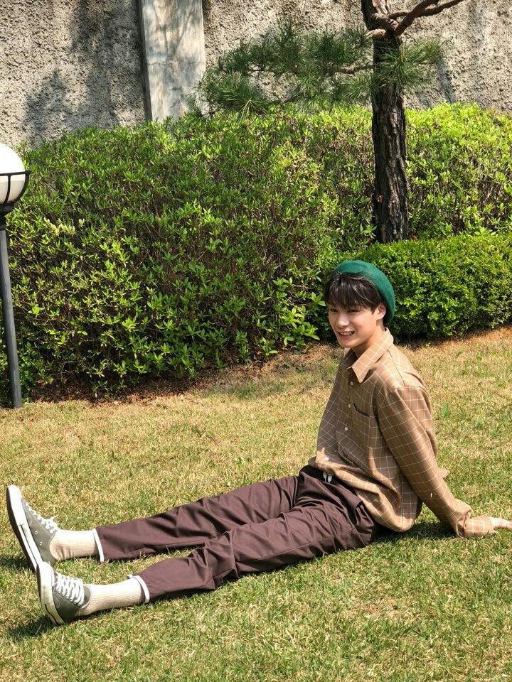 O1Dollie's tweet photo. To AROHA:

Child: "Mom, why do good people always die?"
Mom: "You are in a garden, what flower would you pick?"
Child: "the most beautiful one"

That's why Moonbin left us first. Because he's the most beautiful and precious of all the millions of people in the world 💐🌠🤍 https://t.co/Jd7jALNs7y
