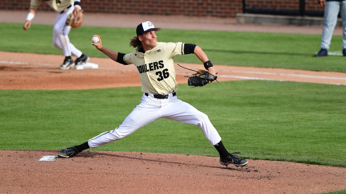 PurdueBaseball's tweet photo. Good as Gold on  a 75-degree night at Alexander. #BoilerUp 🟡⚫️

📸 @jmurray208 https://t.co/wyxvizNGT9
