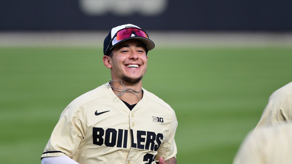 PurdueBaseball's tweet photo. Good as Gold on  a 75-degree night at Alexander. #BoilerUp 🟡⚫️

📸 @jmurray208 https://t.co/wyxvizNGT9