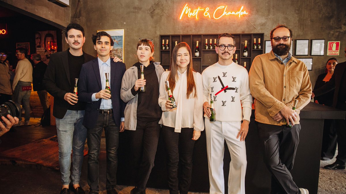 FICGoficial's tweet image. Moët &amp;amp; Chandon y #FICG38 te invitan por segundo año consecutivo a participar en la incubadora para guionistas presidida por @ManoloCaroS 🍾

Tienes hasta el 7 de mayo para registrar el guión de tu #ÓperaPrima
Consulta la convocatoria completa: bit.ly/3KPeoJ0 🥂