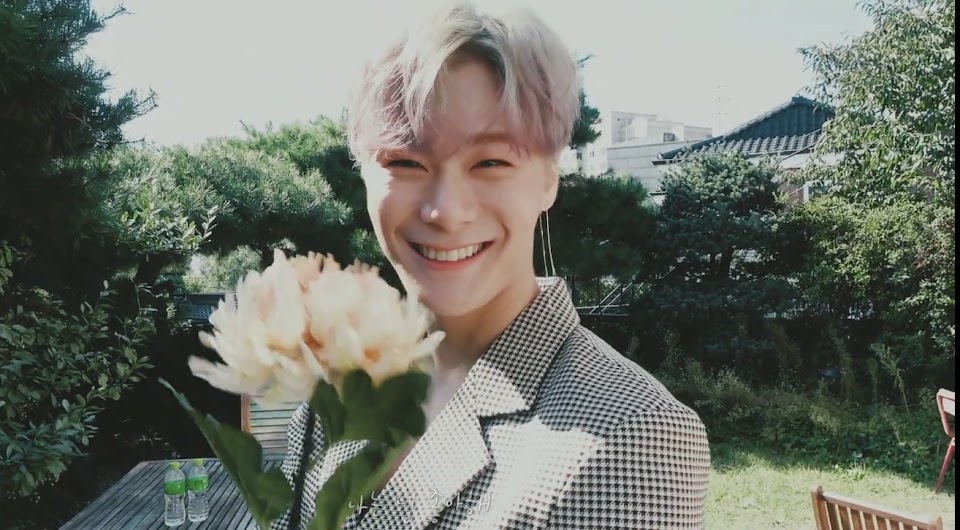 zeranilo's tweet photo. برای شاهزاده پری دریایی که خنده اش همیشه خنده رو به لبام میاورد

در آرامش باشی🖤
#Moonbin https://t.co/VlivKDNvj2