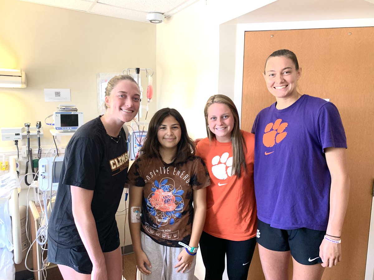 Had <a href="/ClemsonVB/">Clemson Volleyball 🏐</a> back to visit with <a href="/adriapowell_/">Adria Powell</a> <a href="/mckenna_slavik/">Mckenna Slavik</a> &amp; @CulumovicKatie who were so  much fun -found out tonight everyone likes math- who knew! Thanks to these <a href="/ClemsonTigers/">Clemson Athletics</a> for a great visit to <a href="/theprismahealth/">Prisma Health</a> with <a href="/ValiantPlayer/">Valiant Player</a> such great kids and families tonight!