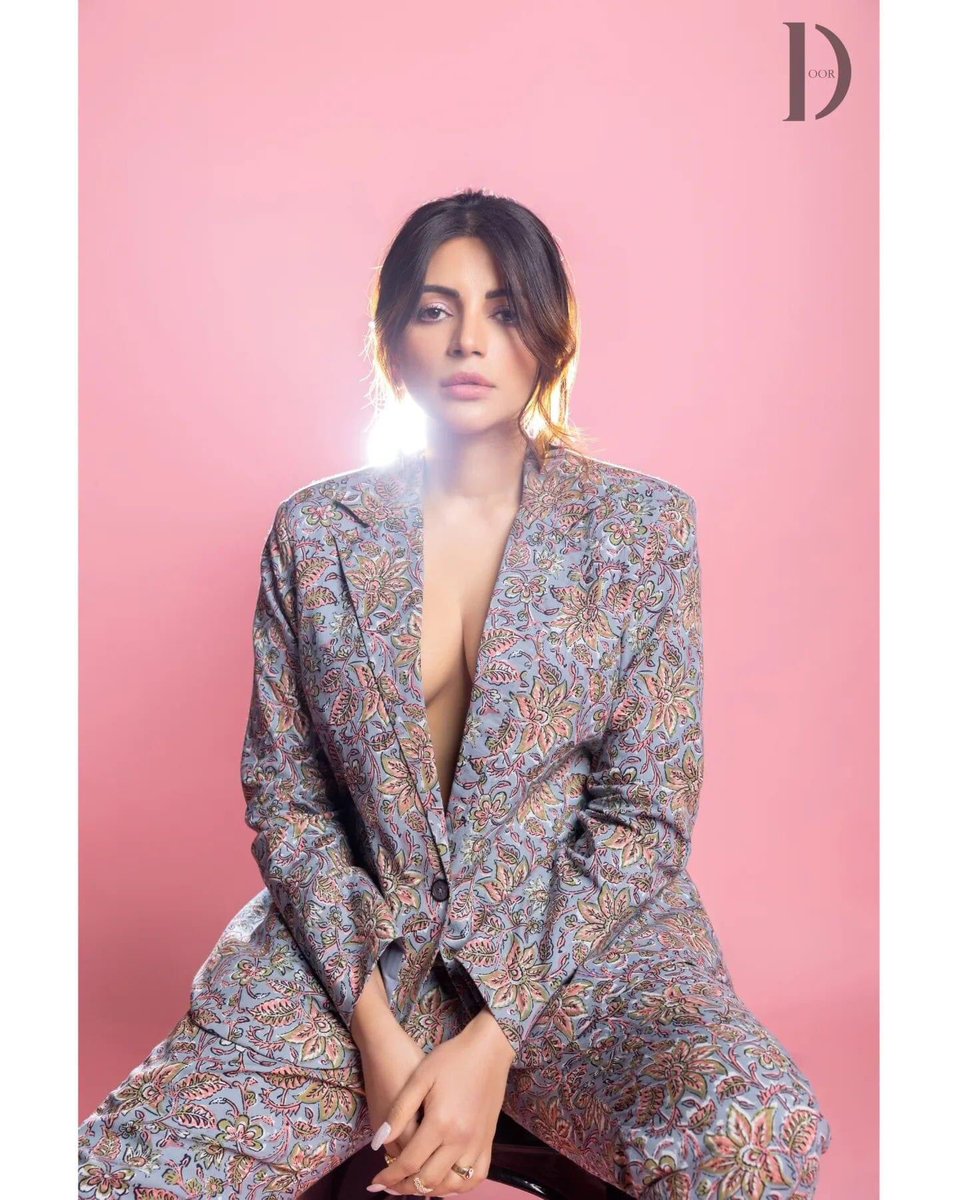 showbiz_times's tweet photo. Shama Sikander Looking Extremely Hot In Her Latest Shoot 📸🔥♥️
.
.
.
#showbiztimes #ShamaSikander #bollywood #bollywoodstyle #bollywoodfashion 
#iminlovewithyou #IILWY #bombshell   #sensual #beautifulsoul #romantic #masalaprincess #exclusive #passion
@shamasikander https://t.co/TTHga0LLUt