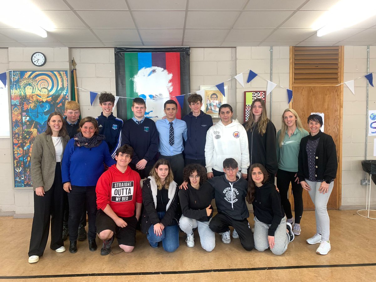 IESElCarrascal's tweet image. Otro día con nuestros socios irlandeses.  Hoy visitamos su centro @mountsion_cbs hicimos deporte y experimentos y compartimos el lunch. Mañana visitaremos Dublin. @Erasmus_ProjectKA229 Europing, #escuelasembajadoras